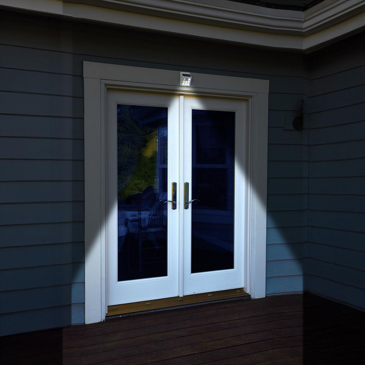 White Solar Wall-Mount Security Light E704