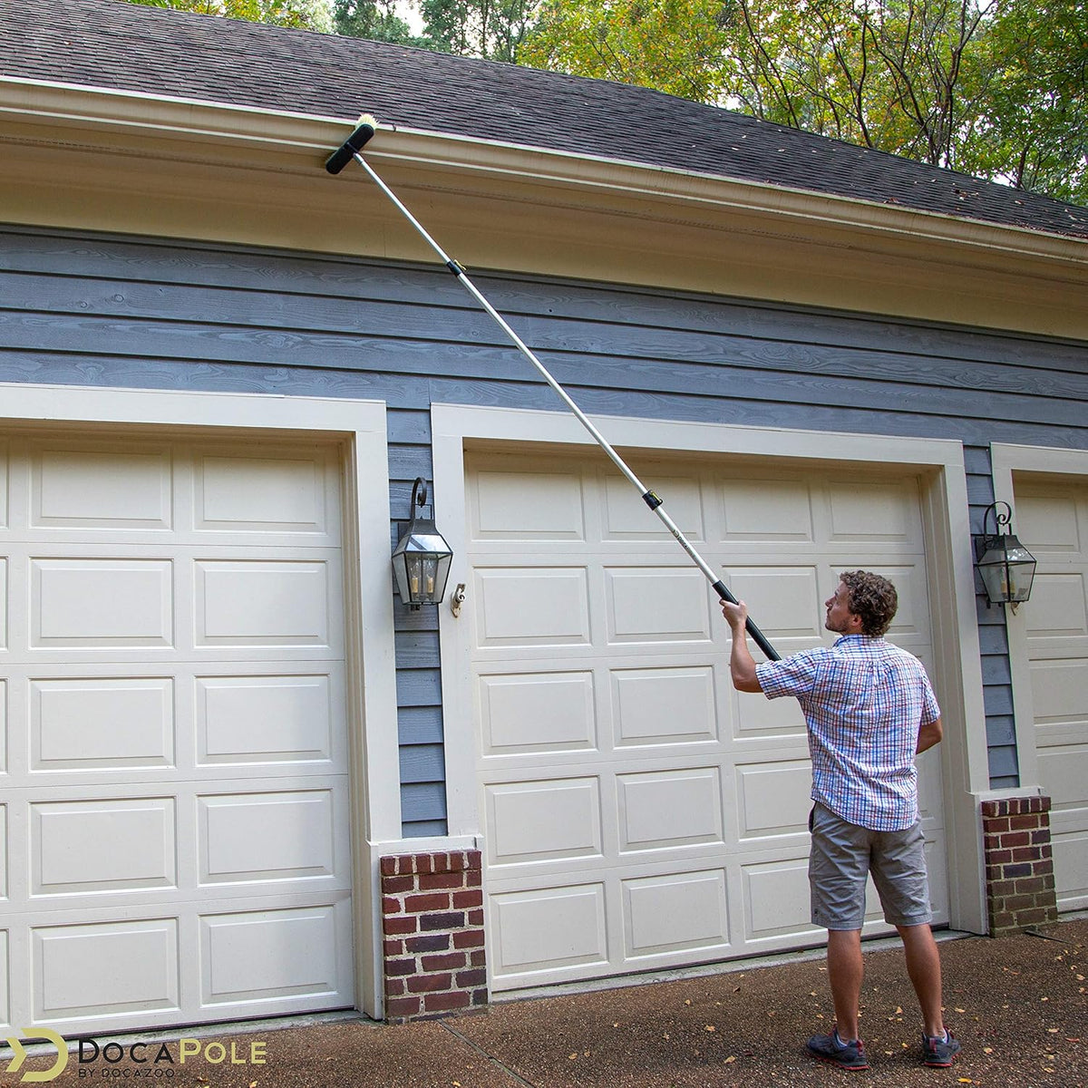 11 Inch Medium Bristle Deck Brush with Telescoping Pole B74985