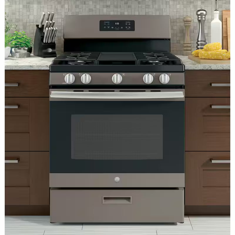 Freestanding Gas Range with Griddle V9528