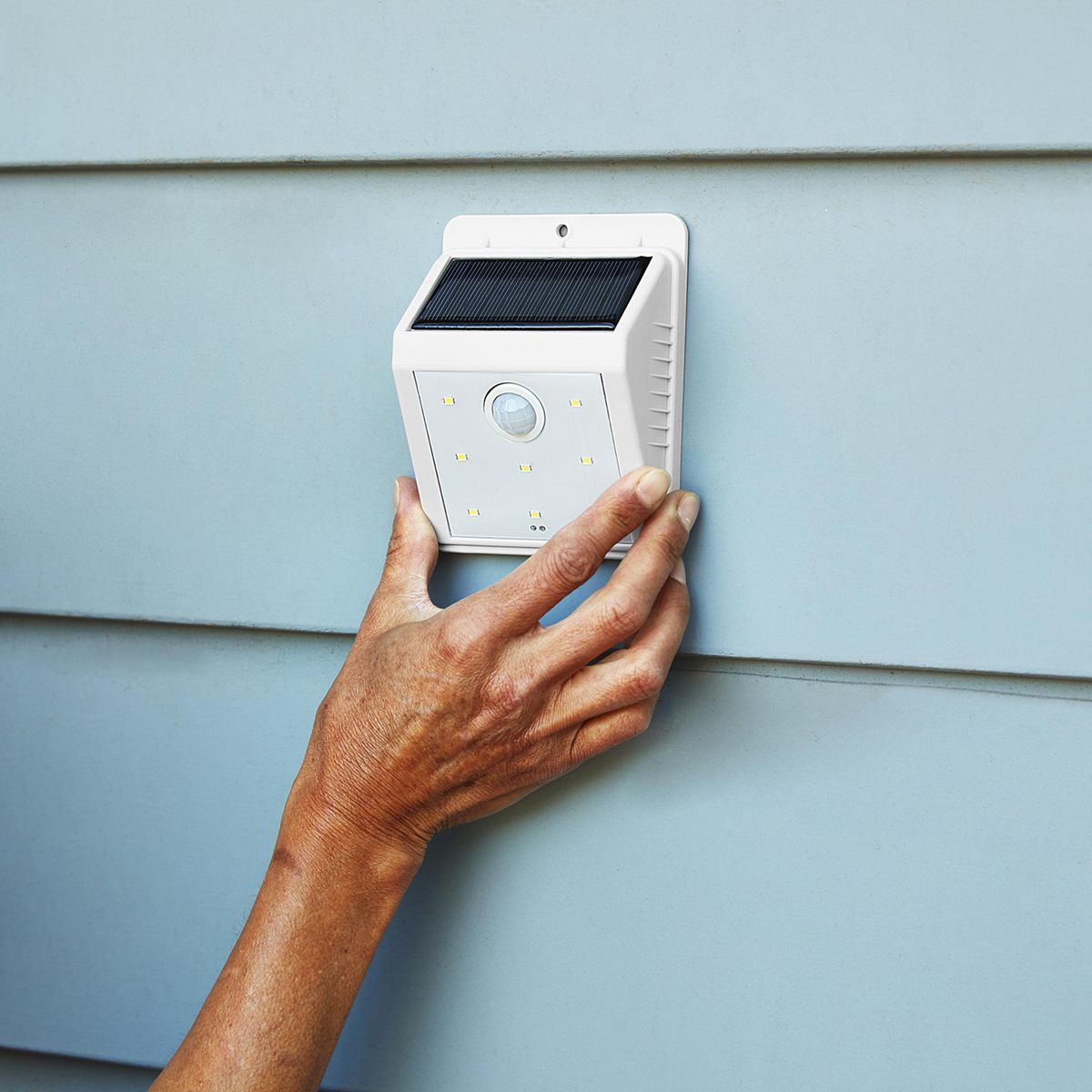 White Solar Wall-Mount Security Light E704