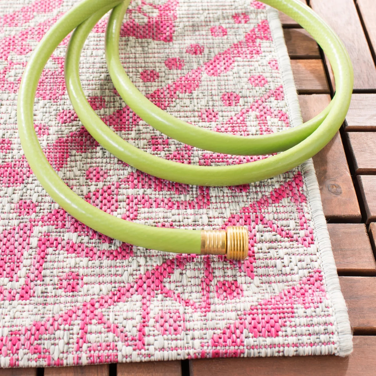 Light Grey Fuchsia Medallion Indoor/Outdoor Area Rug R32258