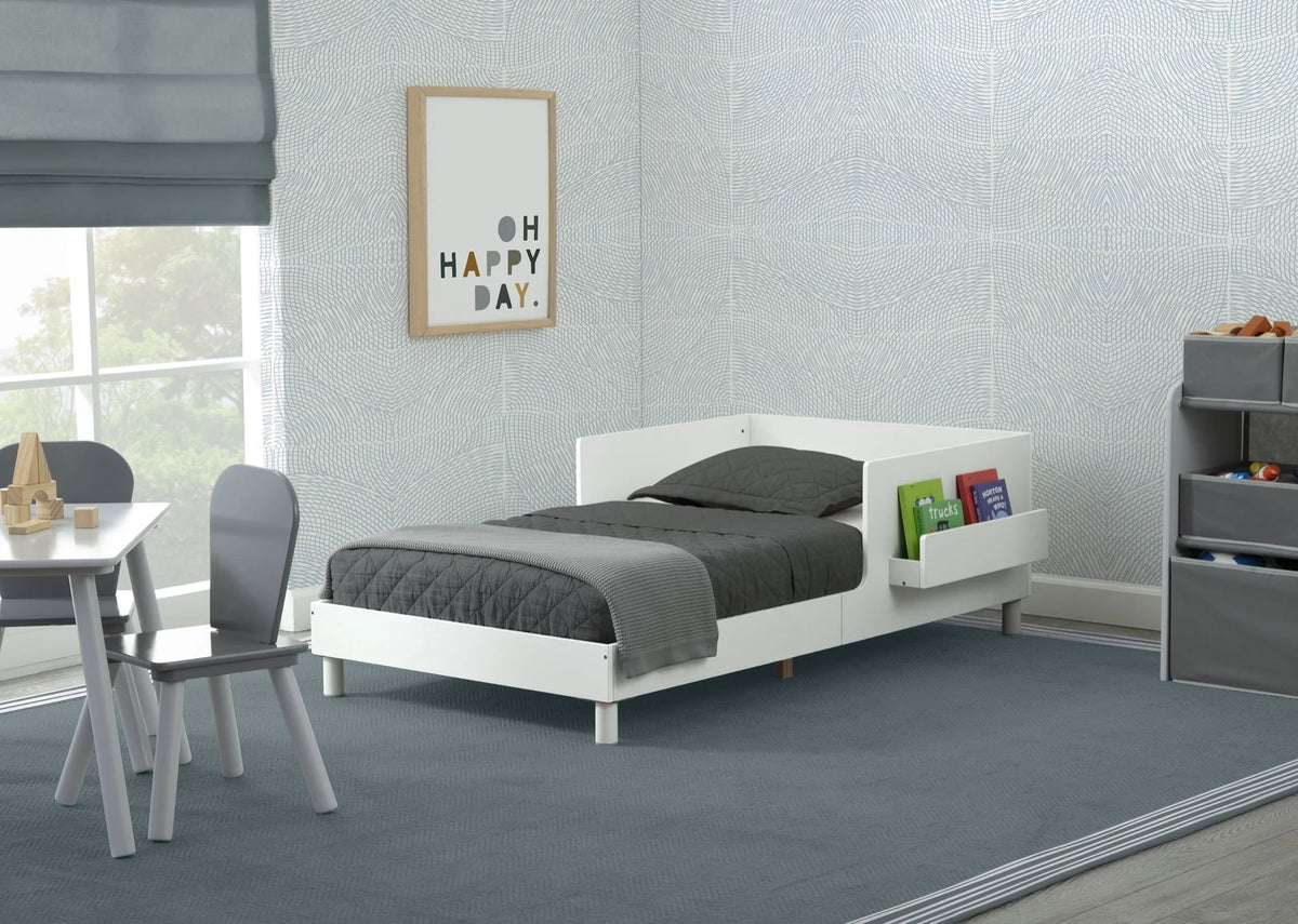 White Toddler Bed with Interchangeable Shelf W742940