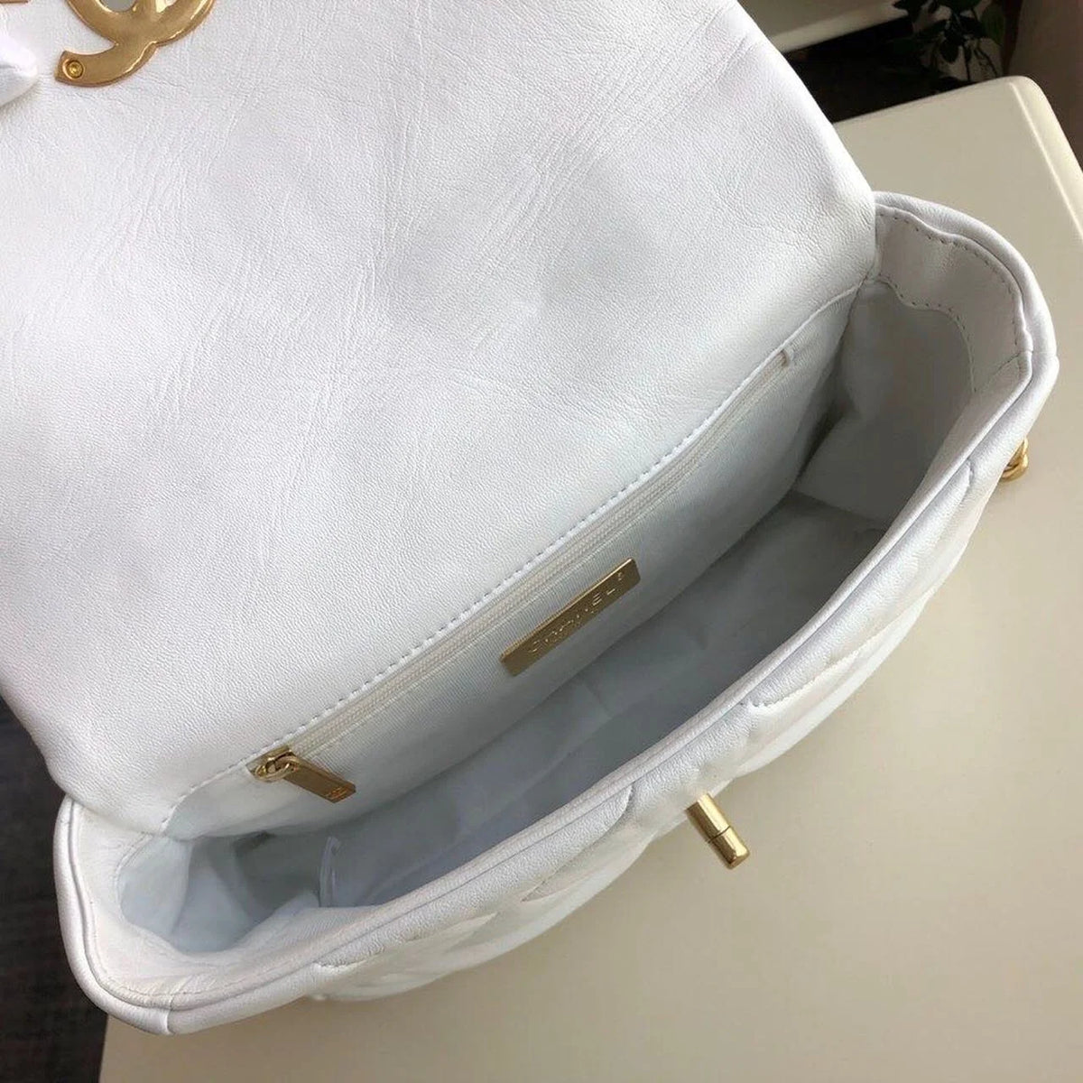 White Handbag U781